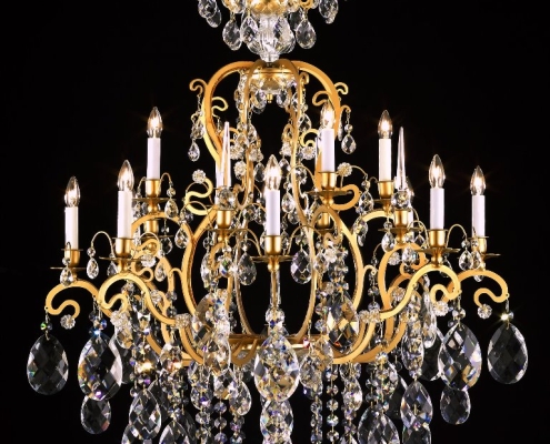 Diameter: 33 inches<br>Length: 43 inches<br>Lights: 12<br>Crystal: HH, HG, SP, ST<br>Finish: Gold, Silver